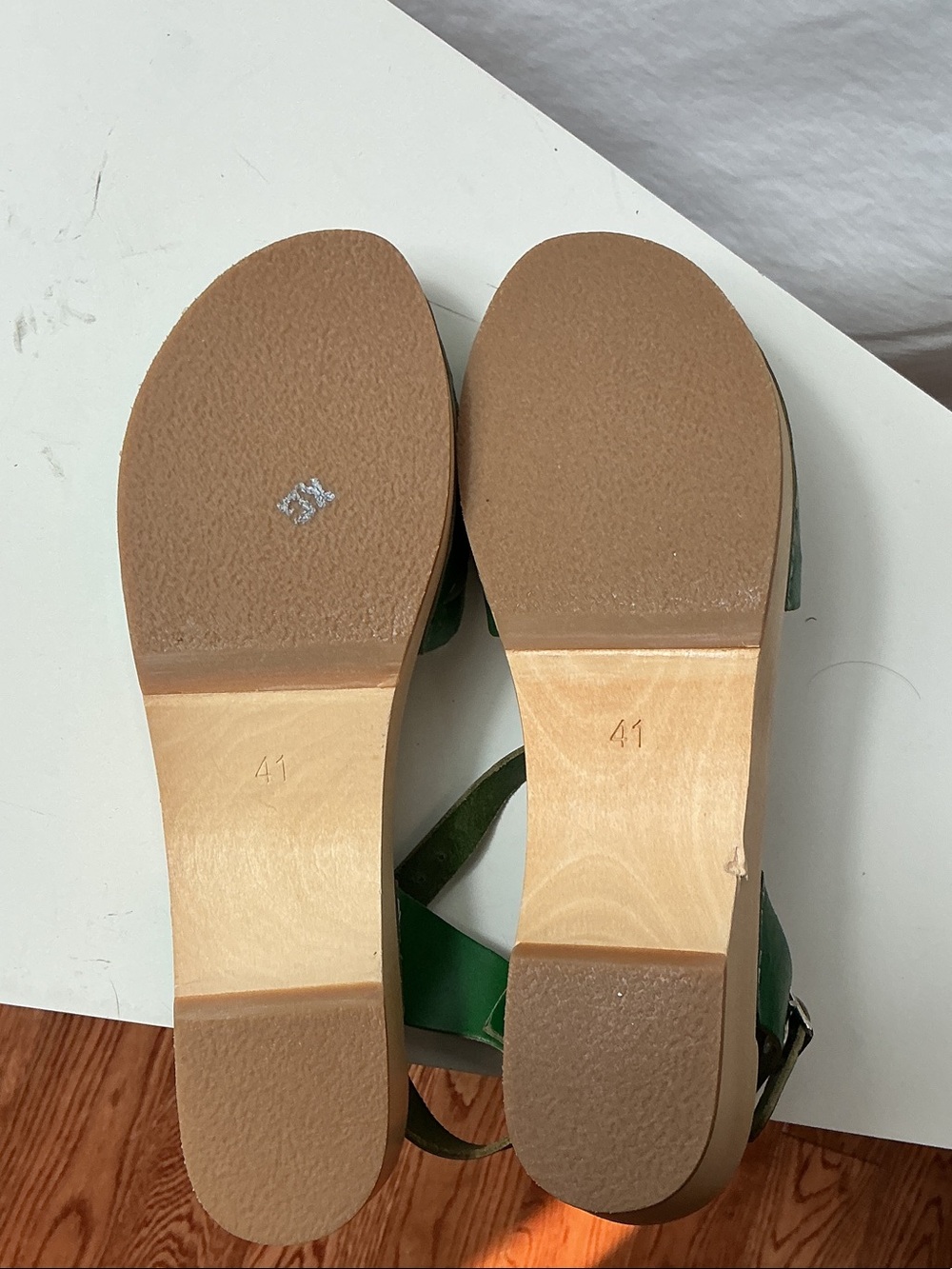 Swedish Hasbeens Green Leather Cutout Slingback Sandals - Picture 5 of 10